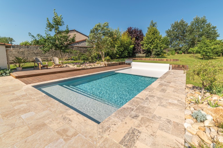 Tendance été 2025 : les piscines Desjoyaux séduisent à Besançon, Pontarlier et Morteau