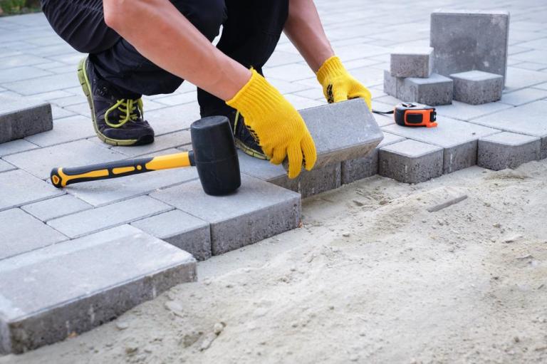 Installation de pavés : les clés d'une pose durable et esthétique